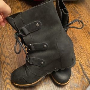 Sorel Joan of Artic wedge II boot! Great condition. Worn once.